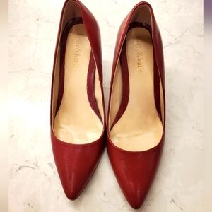 KELLY & KATIE TESSA PUMP in Red
